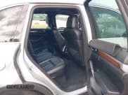 ✅ 2013 Porsche Cayenne S Hybrid • VIN: WP1AE2A29DLA15374 • Lot: 43171808. Wystawiony na IAAI z przebiegiem 127 109 mil. Bezpłatny archiwum sprzedaży aukcyjnych z USA i szczegółowy raport historii pojazdu na DreamBid. Zdjęcie 8.