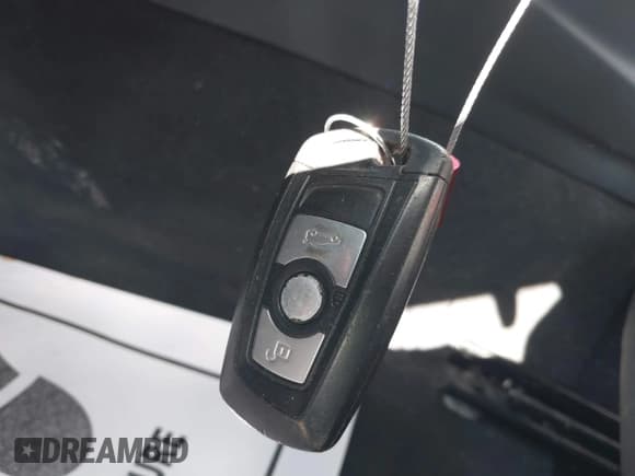 ✅ 2015 BMW 3 Series 328i • VIN: WBA3C1C56FK118629 • Lot: 41863460. Wystawiony na IAAI z przebiegiem 83 176 mil. Bezpłatny archiwum sprzedaży aukcyjnych z USA i szczegółowy raport historii pojazdu na DreamBid. Zdjęcie 11.