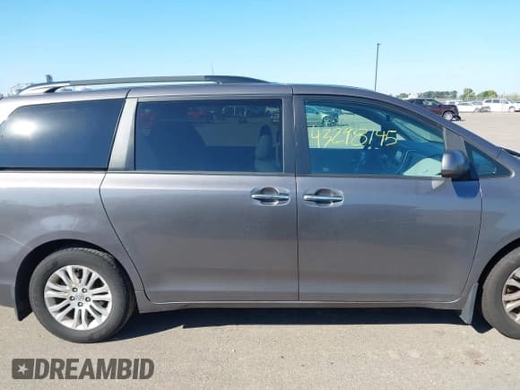 ✅ 2017 Toyota Sienna XLE Premium • VIN: 5TDYZ3DCXHS856171 • Lot: 43298145. Listed on IAAI with 165,730 mi. Free auction sales archive from the USA and detailed vehicle history report at DreamBid. Image 14.