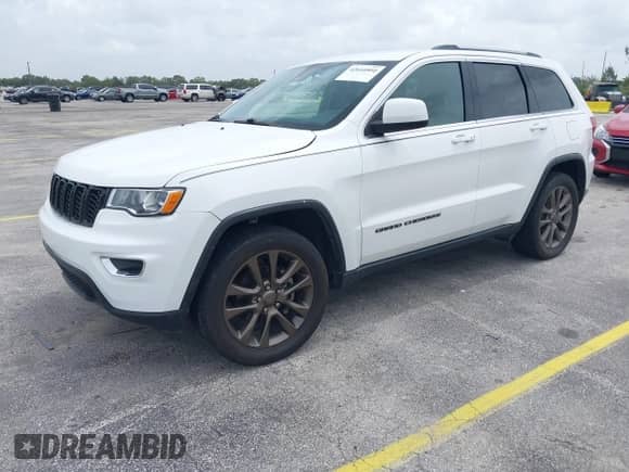 2020 Jeep Grand Cherokee Altitude z VIN 1C4RJEAG9LC246044, wystawiony jako IAAI lot #42616860 z przebiegiem 98 541 mil mil oraz . Historia ofert i sprzedaży dostępna na DreamBid. Obrazek 17.