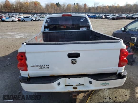 2008 Dodge Dakota ST z VIN 1D7HW28K38S511212, wystawiony jako Copart lot #77956004 z przebiegiem 195 316 mil mil oraz Szkoda całkowita • Salvage title. Historia ofert i sprzedaży dostępna na DreamBid. Obrazek 6.