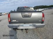 ✅ 2009 Nissan Frontier SE • VIN: 1N6AD07UX9C421105 • Lot: 71951375. Wystawiony na Copart z przebiegiem 110 450 mil. Bezpłatny archiwum sprzedaży aukcyjnych z USA i szczegółowy raport historii pojazdu na DreamBid. Zdjęcie 6.