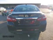 ✅ 2018 Nissan Altima S • VIN: 1N4AL3AP2JC149332 • Лот: 43598052. Опубликован ранее на IAAI с пробегом 194 161 миль. Бесплатный доступ к архиву аукционных продаж из США и подробный отчёт об истории автомобиля на DreamBid. Изображение 17.