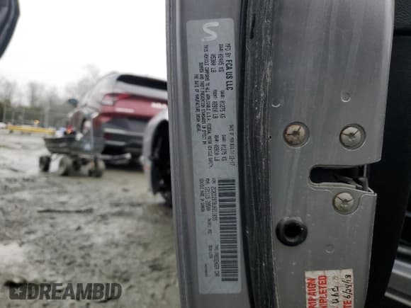 ✅ 2018 Dodge Challenger R/T • VIN: 2C3CDZBT8JH211655 • Lot: 86293584. Wystawiony na Copart z przebiegiem 61 667 mil. Bezpłatny archiwum sprzedaży aukcyjnych z USA i szczegółowy raport historii pojazdu na DreamBid. Zdjęcie 12.