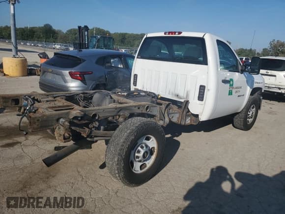 ✅ 2014 Chevrolet Silverado 2500HD Work Truck • VIN: 1GC0KVCG6EF122656 • Lot: 71656724. Wystawiony na Copart z przebiegiem 58 071 mil. Bezpłatny archiwum sprzedaży aukcyjnych z USA i szczegółowy raport historii pojazdu na DreamBid. Zdjęcie 3.