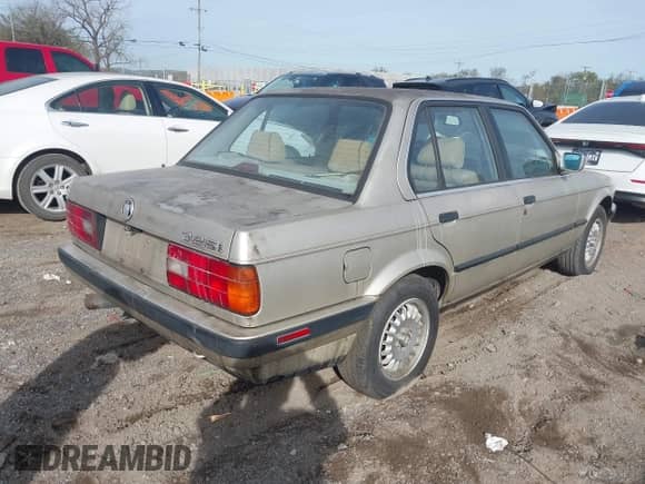 1989 BMW 3 Series 325i с VIN WBAAD230XK8845195, выставлен на аукционе IAAI как лот 43536573 с пробегом 184 461 миль миль и . История ставок и продаж доступна на DreamBid. Изображение 4.