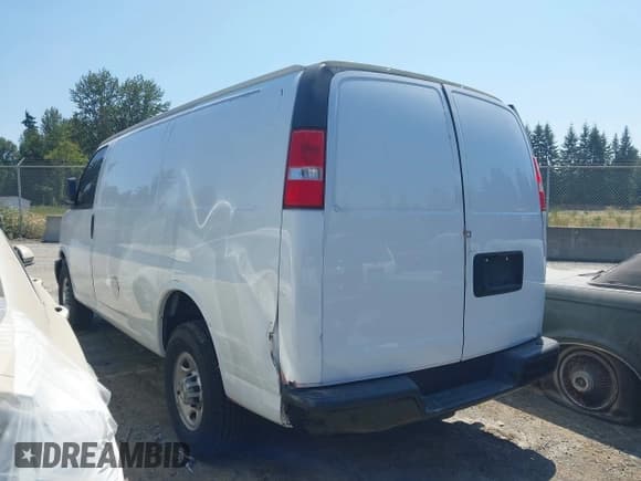 ✅ 2018 Chevrolet Express Cargo • VIN: 1GCWGAFP7J1343433 • Lot: 42780602. Wystawiony na IAAI z przebiegiem 121 170 mil. Bezpłatny archiwum sprzedaży aukcyjnych z USA i szczegółowy raport historii pojazdu na DreamBid. Zdjęcie 3.
