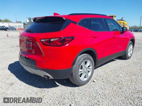 2022 Chevrolet Blazer LT z VIN 3GNKBCR41NS128247, wystawiony jako IAAI lot #43419742 z przebiegiem 73 263 mil mil oraz . Historia ofert i sprzedaży dostępna na DreamBid. Obrazek 4.