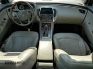 ✅ 2010 Buick LaCrosse CXL • VIN: 1G4GC5EG1AF154901 • Lot: 92224195. Wystawiony na Copart z przebiegiem 144 950 mil. Bezpłatny archiwum sprzedaży aukcyjnych z USA i szczegółowy raport historii pojazdu na DreamBid. Zdjęcie 8.