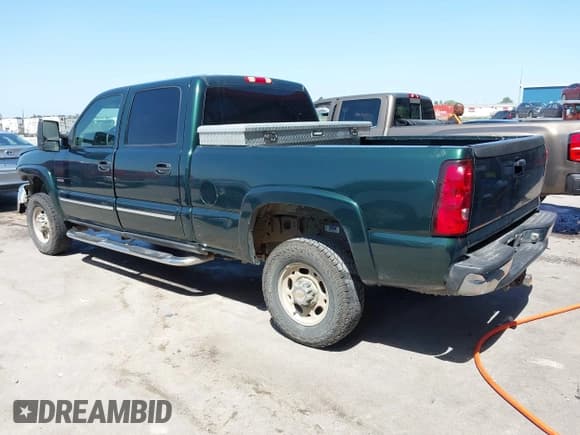 ✅ 2005 Chevrolet Silverado 2500HD LS • VIN: 1GCHK232X5F925606 • Lot: 42553752. Wystawiony na IAAI z przebiegiem 287 123 mil. Bezpłatny archiwum sprzedaży aukcyjnych z USA i szczegółowy raport historii pojazdu na DreamBid. Zdjęcie 3.