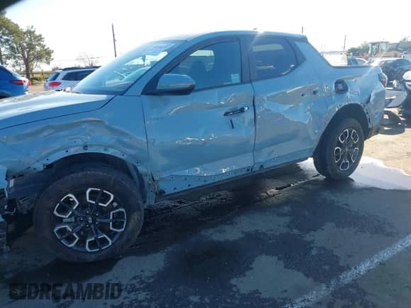 2024 Hyundai Santa Cruz SEL с VIN 5NTJB4AE4RH100765, выставлен на аукционе IAAI как лот 41518227 с пробегом 3 332 миль миль и . История ставок и продаж доступна на DreamBid. Изображение 6.