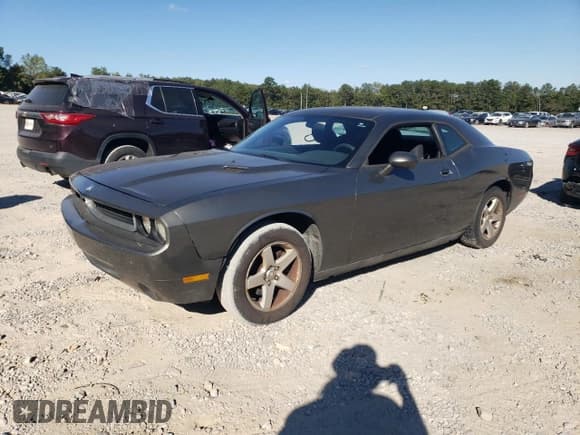 ✅ 2010 Dodge Challenger SE • VIN: 2B3CJ4DV1AH136854 • Lot: 76567644. Listed on Copart with 215,303 mi. Free auction sales archive from the USA and detailed vehicle history report at DreamBid. Image 1.