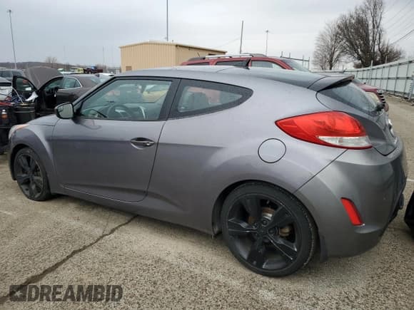 ✅ 2015 Hyundai Veloster • VIN: KMHTC6AD2FU235151 • Lot: 43692675. Wystawiony na Copart z przebiegiem 105 798 mil. Bezpłatny archiwum sprzedaży aukcyjnych z USA i szczegółowy raport historii pojazdu na DreamBid. Zdjęcie 2.