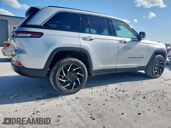 2022 Jeep Grand Cherokee Limited with VIN 1C4RJGBG2N8630845, listed as a Copart auction lot 60683005 with 31,396 mi miles and Clean title. Bid and sale history available at DreamBid. Image 3.