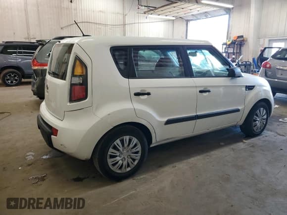 ✅ 2011 Kia Soul • VIN: KNDJT2A11B7704331 • Lot: 81862645. Wystawiony na Copart z przebiegiem 212 981 mil. Bezpłatny archiwum sprzedaży aukcyjnych z USA i szczegółowy raport historii pojazdu na DreamBid. Zdjęcie 3.