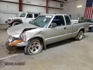 ✅ 1998 Chevrolet S-10 LS • VIN: 1GCCS19X5W8250728 • Лот: 85005335. Опубликован ранее на Copart с пробегом 102 831 миль. Бесплатный доступ к архиву аукционных продаж из США и подробный отчёт об истории автомобиля на DreamBid. Изображение 1.