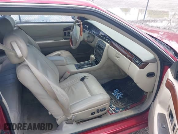 ✅ 2001 Cadillac Eldorado ESC • VIN: 1G6EL12Y31B107932 • Lot: 42723296. Wystawiony na IAAI z przebiegiem 152 482 mil. Bezpłatny archiwum sprzedaży aukcyjnych z USA i szczegółowy raport historii pojazdu na DreamBid. Zdjęcie 5.