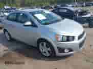 ✅ 2015 Chevrolet Sonic LTZ • VIN: 1G1JE5SB5F4208001 • Лот: 43265980. Размещён на IAAI с пробегом 112 924 миль миль. Получите бесплатный доступ к архиву аукционных продаж из США и посмотрите подробный отчёт об истории автомобиля на DreamBid. Изображение 1.