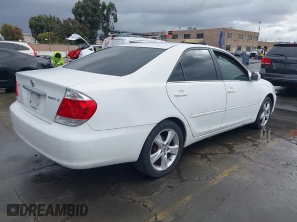 ✅ 2005 Toyota Camry LE • VIN: 4T1BE32K65U027869 • Lot: 43725495. Listed on IAAI with 172,001 mi. Free auction sales archive from the USA and detailed vehicle history report at DreamBid. Image 4.