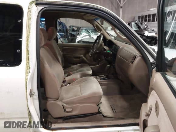 ✅ 2003 Toyota Tacoma • VIN: 5TEVL52N23Z264263 • Lot: 43881045. Listed on IAAI with 192,638 mi. Free auction sales archive from the USA and detailed vehicle history report at DreamBid. Image 5.