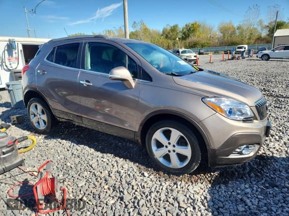 ✅ 2015 Buick Encore Convenience • VIN: KL4CJFSB3FB047865 • Lot: 90246405. Wystawiony na Copart z przebiegiem 126 995 mil. Bezpłatny archiwum sprzedaży aukcyjnych z USA i szczegółowy raport historii pojazdu na DreamBid. Zdjęcie 4.