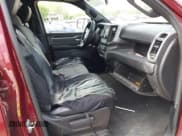 ✅ 2021 Ram 1500 Big Horn • VIN: 1C6RRFBG0MN697843 • Lot: 42359217. Wystawiony na IAAI z przebiegiem 105 935 mil. Bezpłatny archiwum sprzedaży aukcyjnych z USA i szczegółowy raport historii pojazdu na DreamBid. Zdjęcie 5.