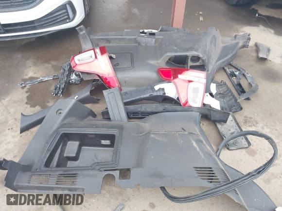 ✅ 2014 Ford Police Interceptor Utility • VIN: 1FM5K8AR0EGC40445 • Lot: 41492520. Wystawiony na IAAI z przebiegiem Nie podano. Bezpłatny archiwum sprzedaży aukcyjnych z USA i szczegółowy raport historii pojazdu na DreamBid. Zdjęcie 12.