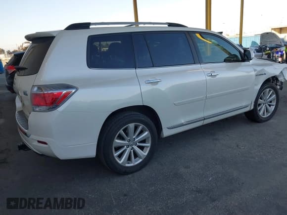 ✅ 2013 Toyota Highlander Limited • VIN: JTEDC3EH1D2012964 • Lot: 41666516. Listed on IAAI with 231,737 mi. Free auction sales archive from the USA and detailed vehicle history report at DreamBid. Image 4.