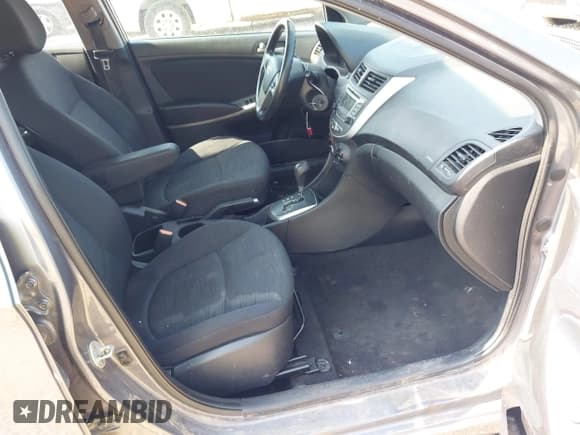 ✅ 2017 Hyundai Accent SE • VIN: KMHCT5AE6HU338756 • Lot: 42982023. Wystawiony na IAAI z przebiegiem 100 556 mil. Bezpłatny archiwum sprzedaży aukcyjnych z USA i szczegółowy raport historii pojazdu na DreamBid. Zdjęcie 5.