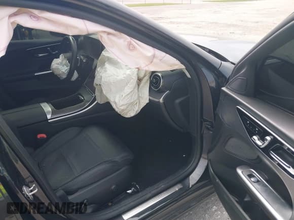 ✅ 2022 Mercedes-Benz C 300 • VIN: W1KAF4GB4NR052502 • Lot: 42728487. Listed on IAAI with Not provided. Free auction sales archive from the USA and detailed vehicle history report at DreamBid. Image 5.