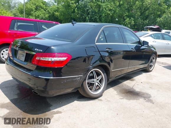 ✅ 2011 Mercedes-Benz E 350 Luxury • VIN: WDDHF8HB4BA420501 • Lot: 42393402. Listed on IAAI with 115,610 mi. Free auction sales archive from the USA and detailed vehicle history report at DreamBid. Image 4.