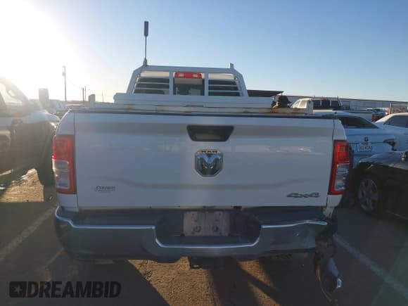 ✅ 2019 Ram 2500 Tradesman • VIN: 3C6UR5HJ0KG551410 • Lot: 43595939. Wystawiony na IAAI z przebiegiem 118 224 mil. Bezpłatny archiwum sprzedaży aukcyjnych z USA i szczegółowy raport historii pojazdu na DreamBid. Zdjęcie 15.