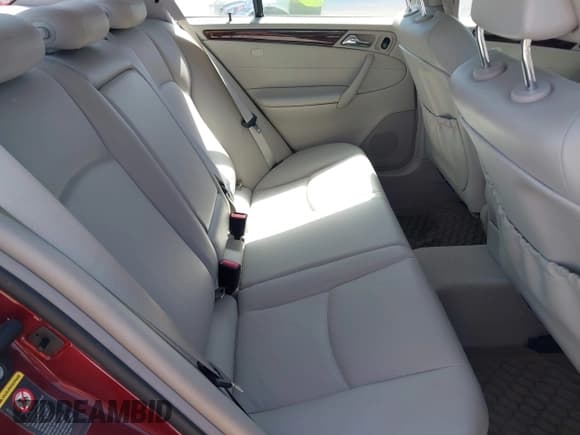 ✅ 2001 Mercedes-Benz C 230/260/280/320 • VIN: WDBRF61J21F056048 • Lot: 42273081. Wystawiony na IAAI z przebiegiem 138 637 mil. Bezpłatny archiwum sprzedaży aukcyjnych z USA i szczegółowy raport historii pojazdu na DreamBid. Zdjęcie 8.