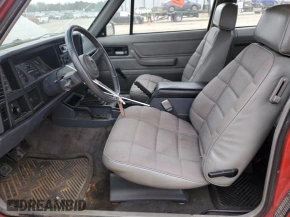 ✅ 1993 Jeep Cherokee Sport • VIN: 1J4FJ67S6PL580133 • Lot: 43230005. Wystawiony na Copart z przebiegiem 122 173 mil. Bezpłatny archiwum sprzedaży aukcyjnych z USA i szczegółowy raport historii pojazdu na DreamBid. Zdjęcie 7.