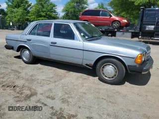 ✅ 1981 Mercedes-Benz 240 • VIN: WDBAB23A6BB248063 • Lot: 56227235. Listed on Copart with 156,041 mi. Free auction sales archive from the USA and detailed vehicle history report at DreamBid. Image 4.