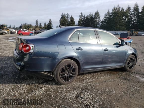 ✅ 2005 Volkswagen Jetta 2.5L • VIN: 3VWDF71K65M604016 • Lot: 45296275. Listed on Copart with 195,245 mi. Free auction sales archive from the USA and detailed vehicle history report at DreamBid. Image 3.