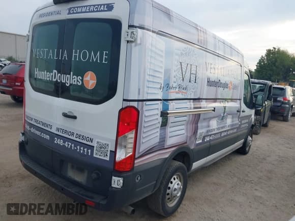 ✅ 2020 Ford Transit Cargo • VIN: 1FTBR2C86LKA34576 • Lot: 40383985. Wystawiony na IAAI z przebiegiem 54 377 mil. Bezpłatny archiwum sprzedaży aukcyjnych z USA i szczegółowy raport historii pojazdu na DreamBid. Zdjęcie 4.