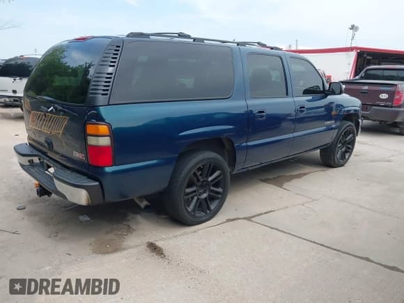 ✅ 2005 GMC Yukon XL SLT • VIN: 1GKEC16ZX5R121229 • Lot: 42069323. Listed on IAAI with Not provided. Free auction sales archive from the USA and detailed vehicle history report at DreamBid. Image 4.