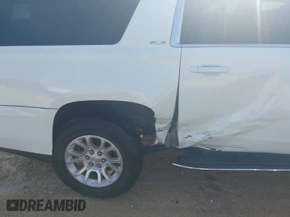 ✅ 2015 GMC Yukon XL SLE • VIN: 1GKS1GKC6FR646531 • Lot: 42555181. Wystawiony na IAAI z przebiegiem 164 811 mil. Bezpłatny archiwum sprzedaży aukcyjnych z USA i szczegółowy raport historii pojazdu na DreamBid. Zdjęcie 17.