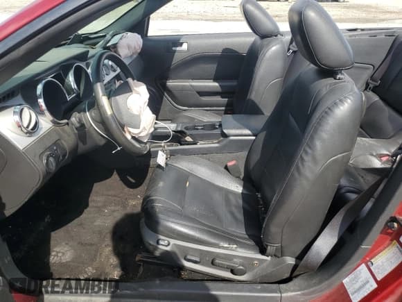 ✅ 2005 Ford Mustang Deluxe • VIN: 1ZVFT84N255250515 • Lot: 55279355. Listed on Copart with 182,633 mi. Free auction sales archive from the USA and detailed vehicle history report at DreamBid. Image 7.