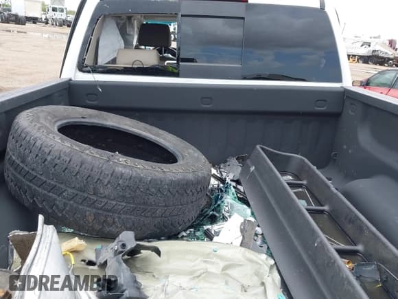 ✅ 2018 Chevrolet Silverado 1500 LTZ • VIN: 3GCUKSECXJG375885 • Lot: 42625190. Wystawiony na IAAI z przebiegiem Nie podano. Bezpłatny archiwum sprzedaży aukcyjnych z USA i szczegółowy raport historii pojazdu na DreamBid. Zdjęcie 12.