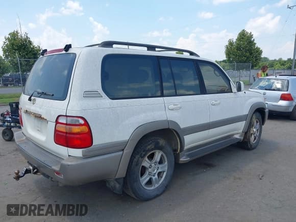 ✅ 2000 Toyota Land Cruiser • VIN: JT3HT05J9Y0098330 • Lot: 42830224. Wystawiony na IAAI z przebiegiem 271 692 mil. Bezpłatny archiwum sprzedaży aukcyjnych z USA i szczegółowy raport historii pojazdu na DreamBid. Zdjęcie 4.