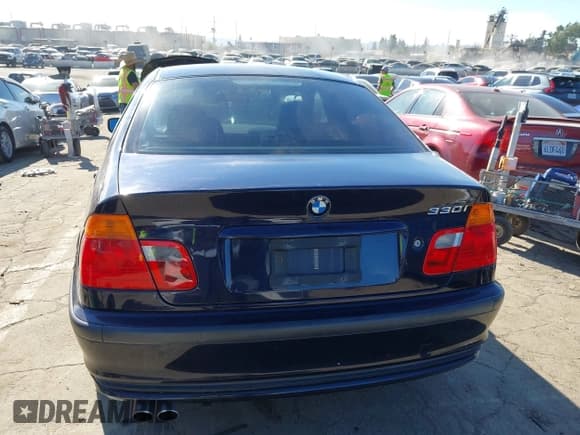 ✅ 2001 BMW 3 Series 330i • VIN: WBAAV53431FJ69457 • Lot: 43905844. Wystawiony na IAAI z przebiegiem 188 613 mil. Bezpłatny archiwum sprzedaży aukcyjnych z USA i szczegółowy raport historii pojazdu na DreamBid. Zdjęcie 16.