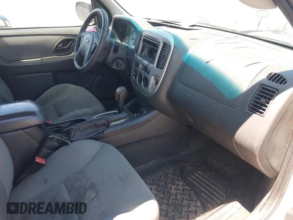 ✅ 2006 Ford Escape XLT • VIN: 1FMYU03196KC34657 • Lot: 42207202. Listed on IAAI with 235,799 mi. Free auction sales archive from the USA and detailed vehicle history report at DreamBid. Image 5.