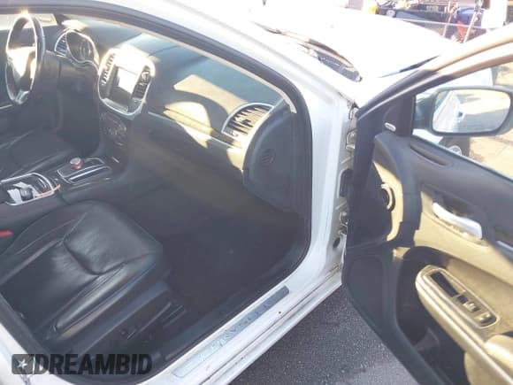 ✅ 2016 Chrysler 300 C • VIN: 2C3CCAEG9GH238357 • Lot: 43595514. Wystawiony na IAAI z przebiegiem 236 836 mil. Bezpłatny archiwum sprzedaży aukcyjnych z USA i szczegółowy raport historii pojazdu na DreamBid. Zdjęcie 5.