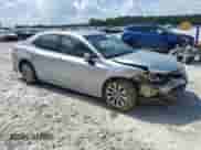 2019 Toyota Camry LE z VIN 4T1B11HKXKU193153, wystawiony jako Copart lot #66660725 z przebiegiem 130 057 mil mil oraz Szkoda całkowita • Salvage title. Historia ofert i sprzedaży dostępna na DreamBid. Obrazek 4.