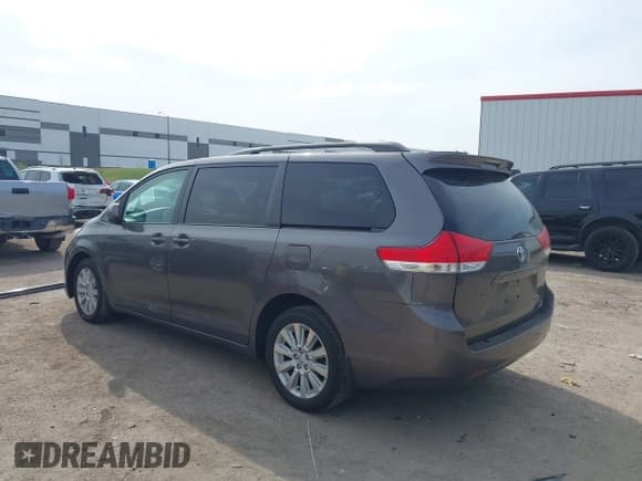 ✅ 2013 Toyota Sienna LE • VIN: 5TDJK3DC9DS067347 • Lot: 43500377. Listed on IAAI with 128,416 mi. Free auction sales archive from the USA and detailed vehicle history report at DreamBid. Image 3.