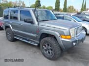 ✅ 2007 Jeep Commander Limited • VIN: 1J8HG58277C657056 • Lot: 43490802. Wystawiony na IAAI z przebiegiem 119 538 mil. Bezpłatny archiwum sprzedaży aukcyjnych z USA i szczegółowy raport historii pojazdu na DreamBid. Zdjęcie 1.