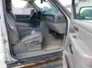 2005 Chevrolet Suburban LS z VIN 1GNFK16ZX5J202174, wystawiony jako IAAI lot #42670445 z przebiegiem 228 129 mil mil oraz . Historia ofert i sprzedaży dostępna na DreamBid. Obrazek 5.