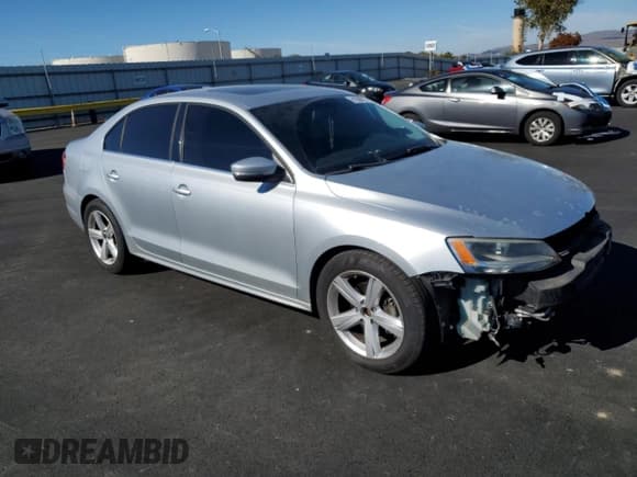 ✅ 2013 Volkswagen Jetta SEL • VIN: 3VWLP7AJ1DM450488 • Lot: 91208975. Listed on Copart with 177,970 mi. Free auction sales archive from the USA and detailed vehicle history report at DreamBid. Image 4.